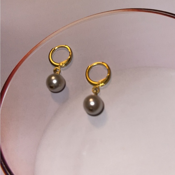 ✨Custom made Gold hoops Earrings Drop with mother Pearls ✨ - Picture 2 of 3